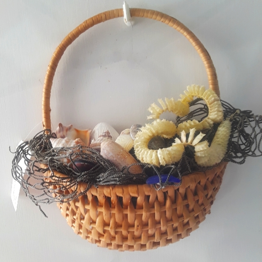 🌴3/$10 Decorative basket